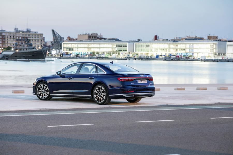  Audi A8 55 TFSI Quattro (D5) 2017 года  (WW) (фото 30 из 40)